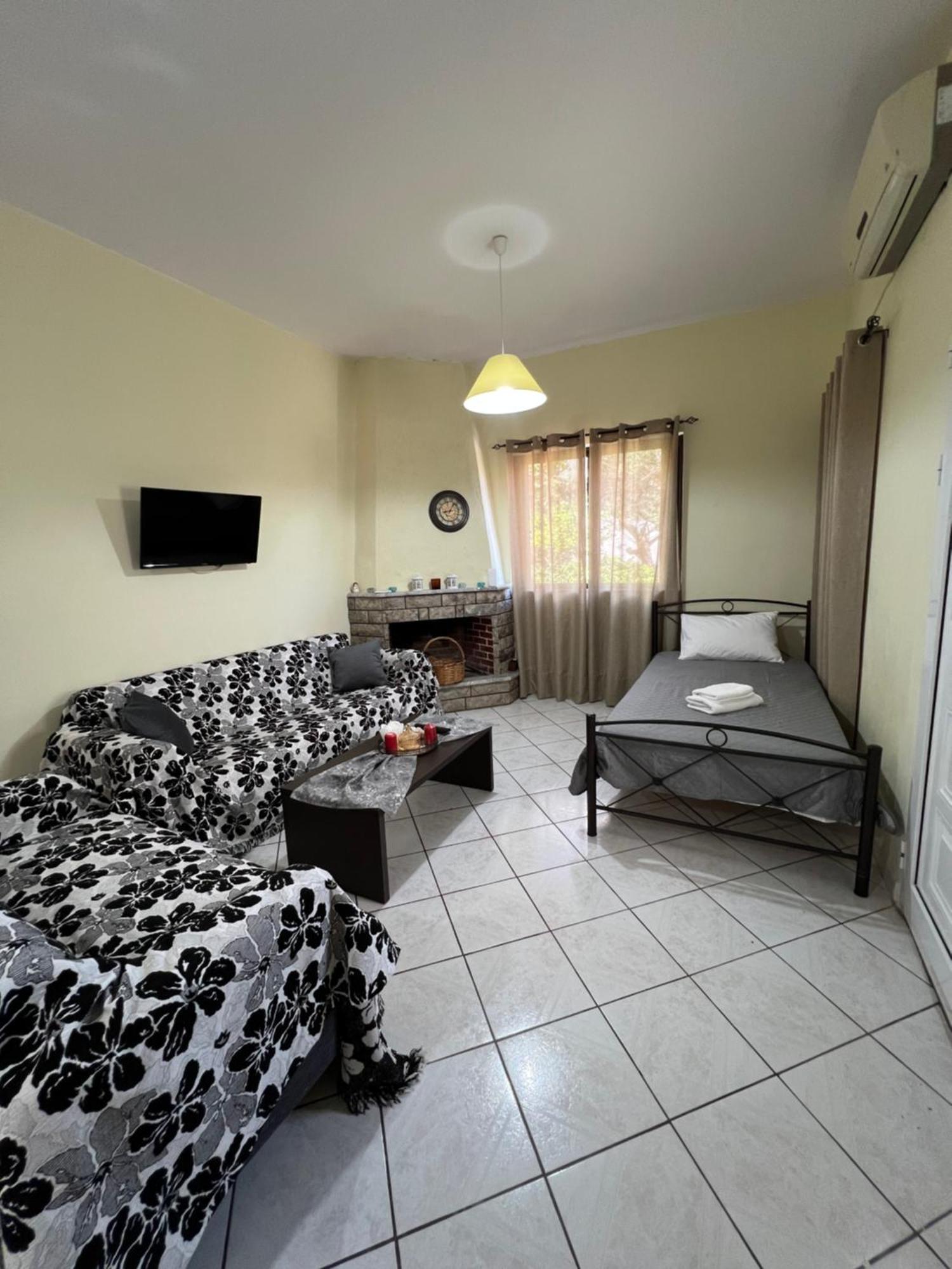 Village Apartment Marathias  Exterior photo
